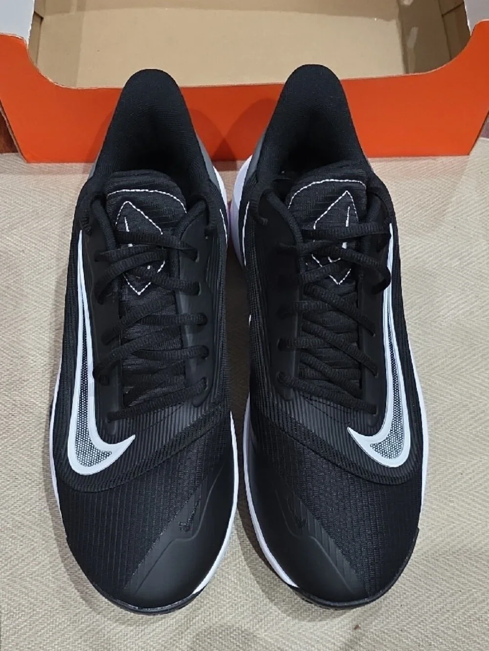 NWB Men’s size 9 Nike Precision VII Sneakers